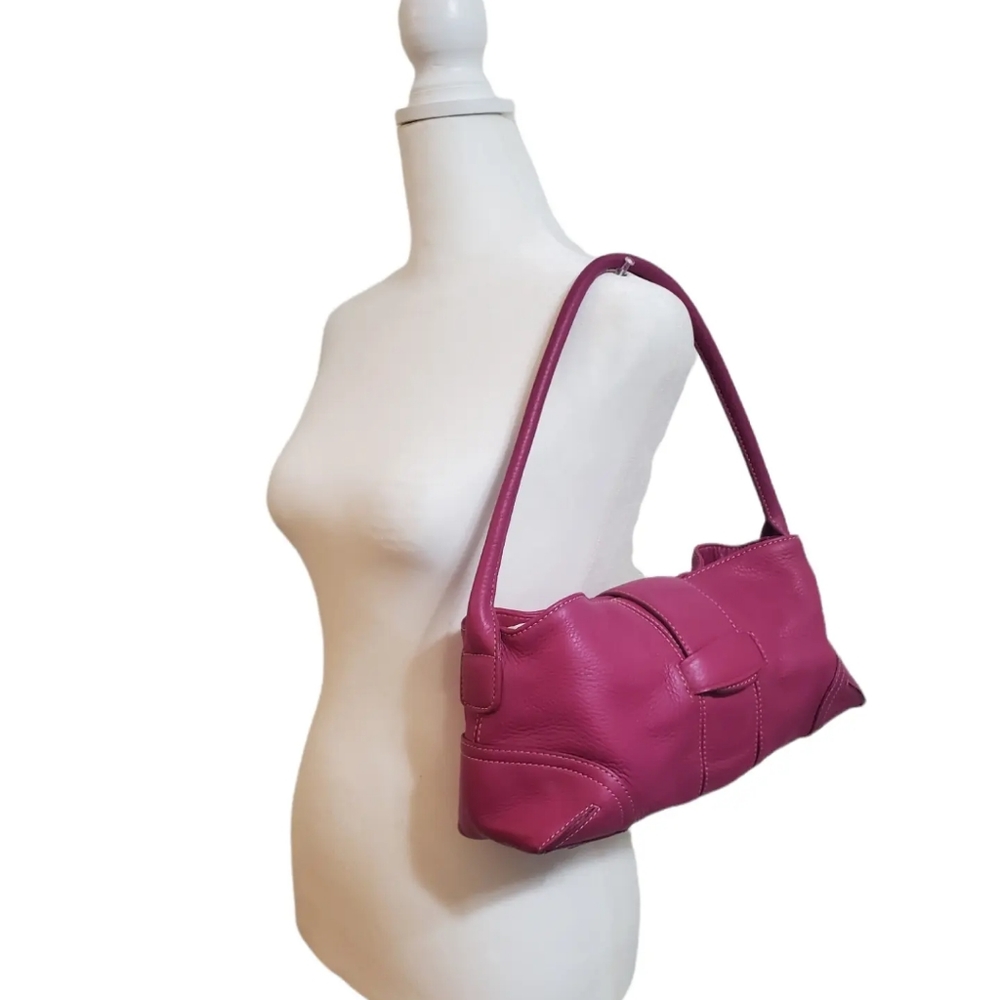 Y2k baguette style shoulder purse.